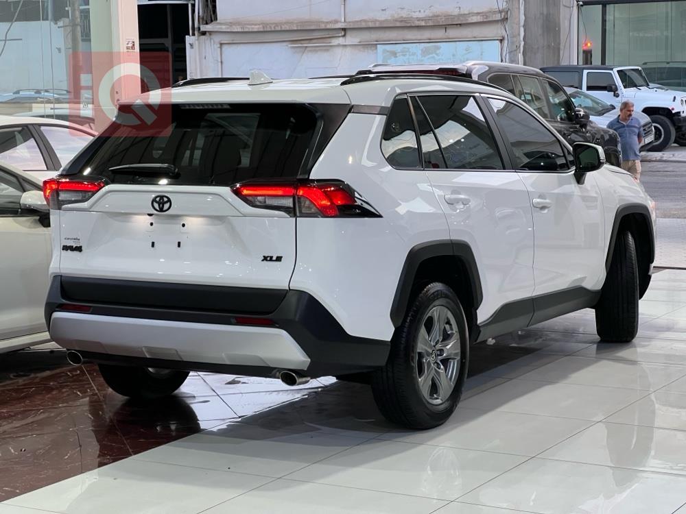 تۆیۆتا ڕاڤ 4